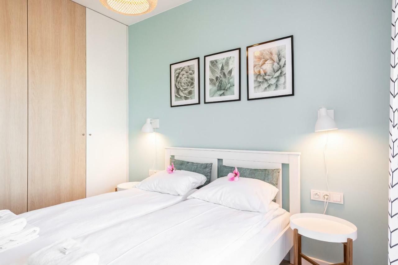 Apartment Walonska With Free Parking Wroclaw By Noclegi Renters Экстерьер фото
